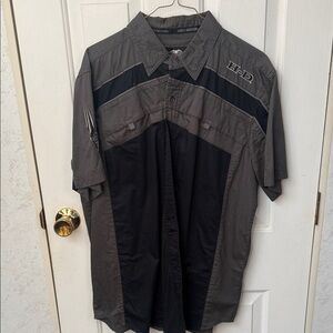 Harley Davidson
Gray and Black Short Sleeve Button-Up Shirt by